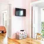 ALTIDO Chic 1BR Apt with balcony close by Graça Viewpoint&tram stops