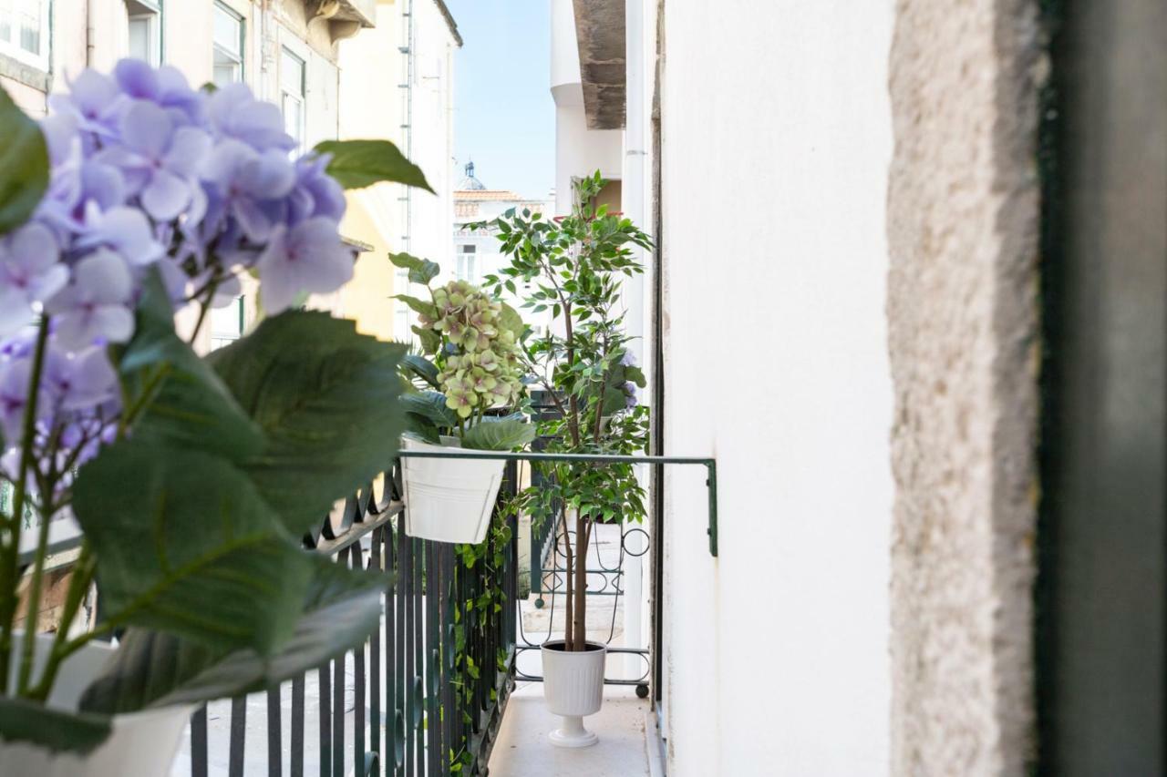 Apartamento Altido Chic 1br Apt With Balcony Close By Graça Viewpoint&tram Stops Lisboa